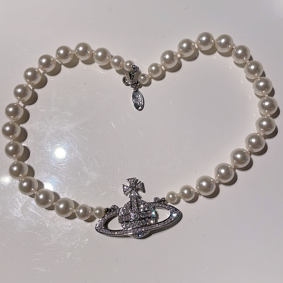 Vivienne Westwood Orb Crystal Pendant Pearl Necklace ✨ - Picture 5 of 8